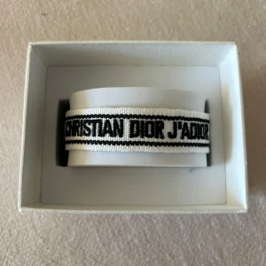 Christian Dior armband  - Christian dior armband, helt nytt. Perfekt nu till sommaren 💫