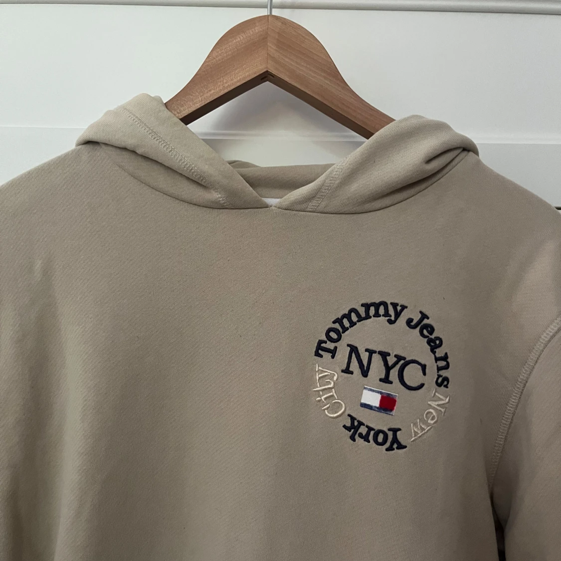 Beige hoodie från Tommy Jeans XS - 3