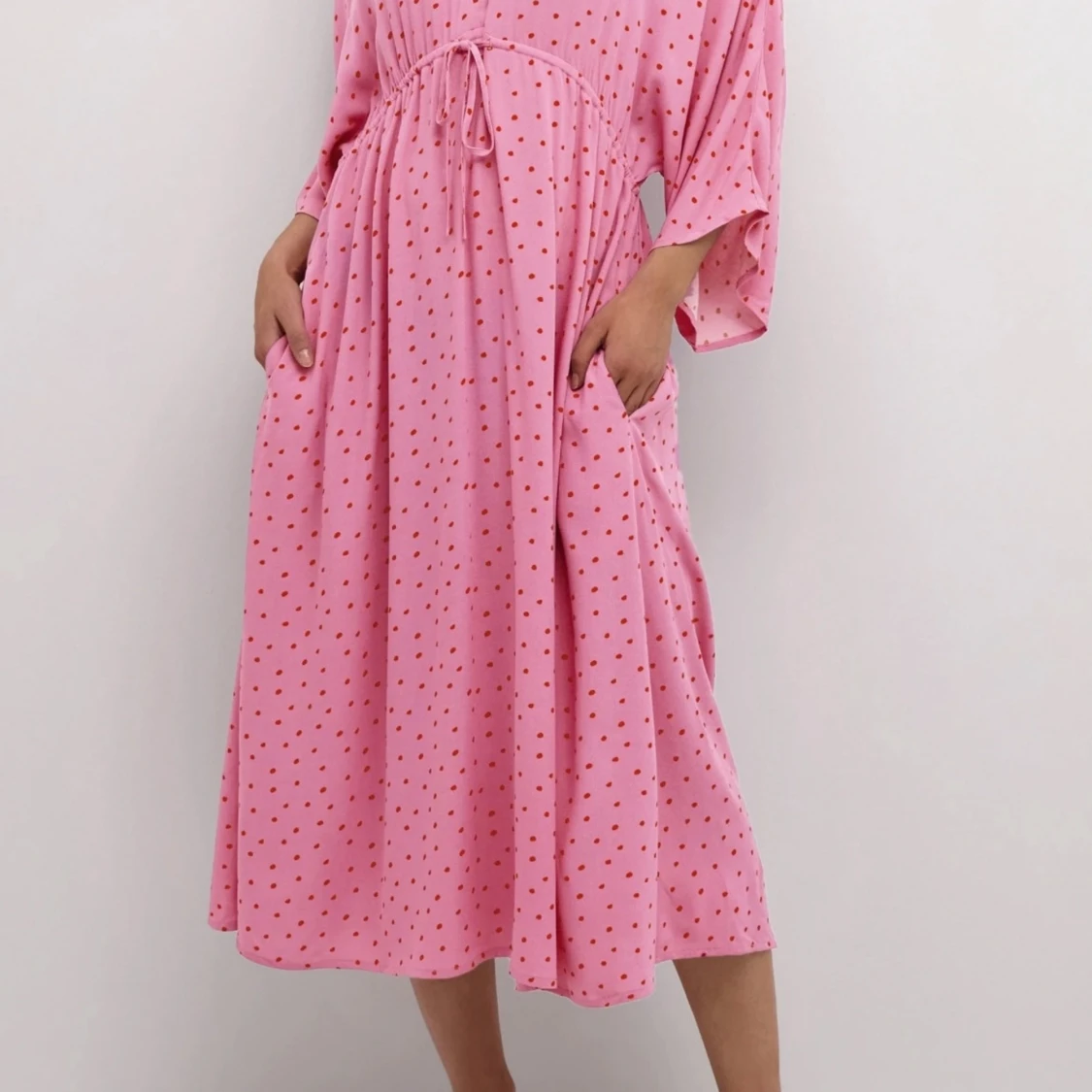 Rosa prickig långklänning från Culture - 4