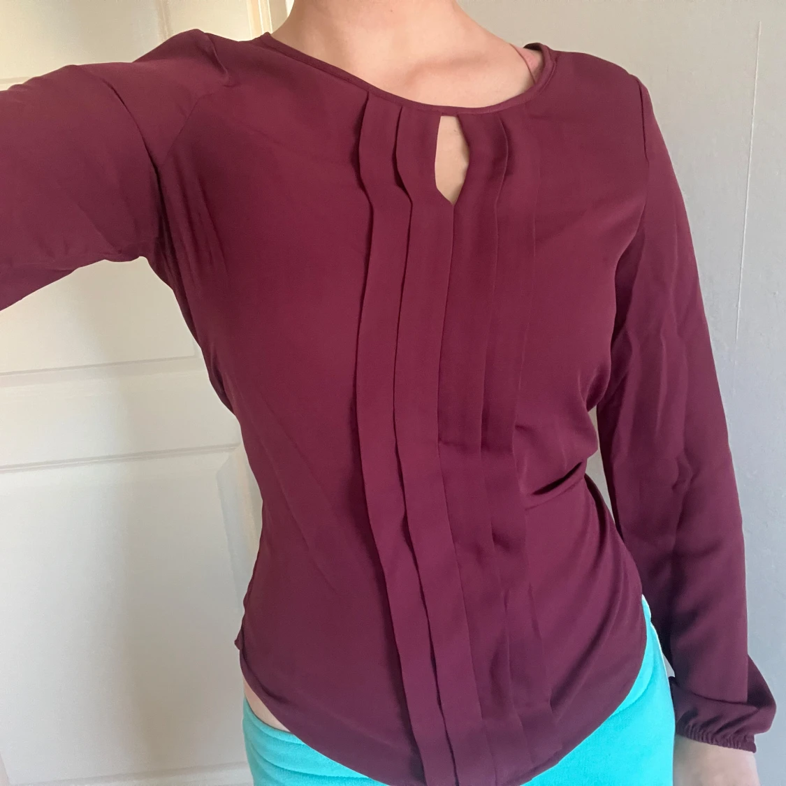 Vinröd blus från Anna Field