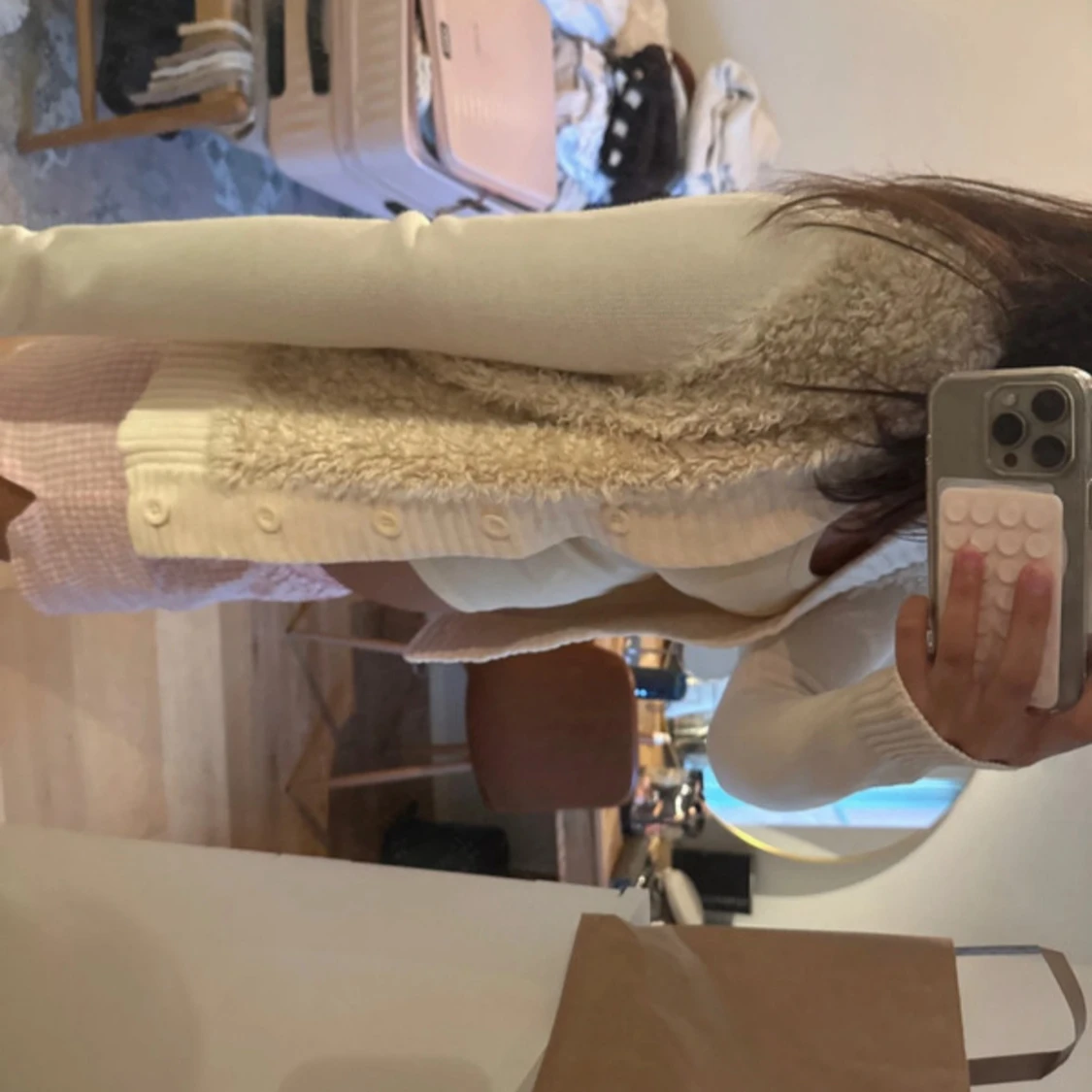 Vit lång pälsväst med knappar - 1