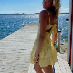 Gul rutig klänning  - Använt 1-2 gånger🥰 inga defekter