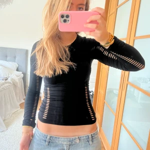 Cool tröja  - Extremt cool tröja som passar bra till fest! Pris kan diskuteras 