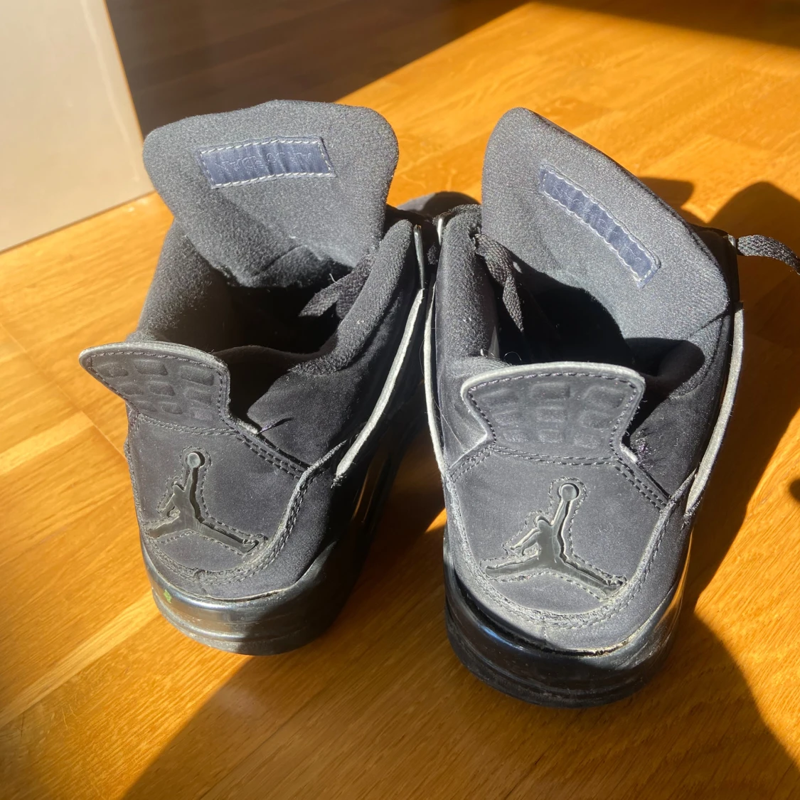 Black cats Jordan 4  - 3