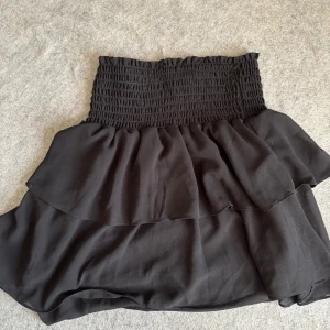 Volangkjol - Knappt använd, som ny.