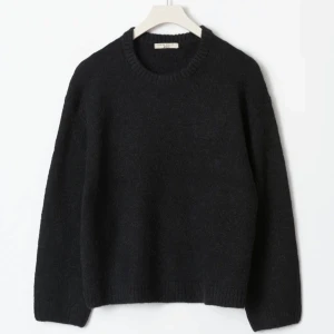 Stickad tröja  - Fin stickad tröja från Gina tricot! Den är super bra skick!