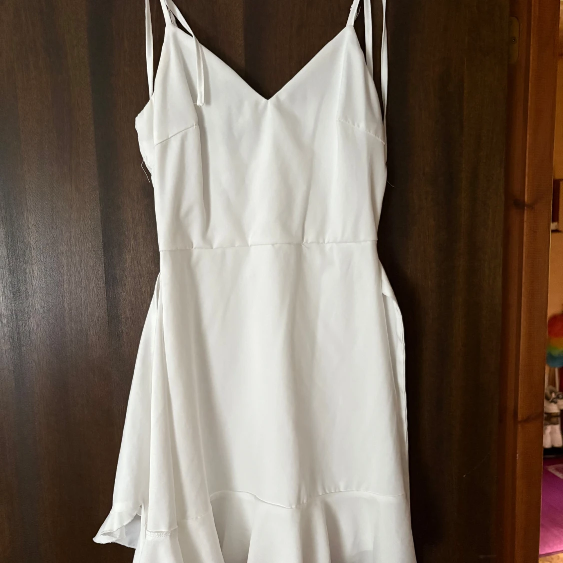 Vit kort klänning från Parisian