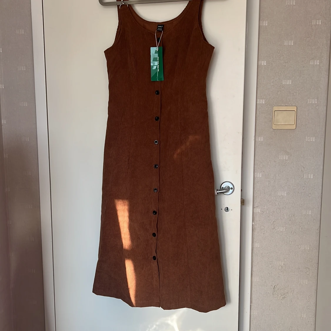 Brun klänning från SHEIN - 4