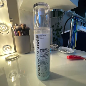 Toner mist💕 - Säljer min toner mist från ”PETER THOMAS ROTH” den är jättebra men säljer den pågrund av att jag inte andvänder den. Det är väldigt mycket kvar som man kan se på sista bilden, så man skulle kunna säga att den är dom ny! Tryck gärna ”köp nu”💕