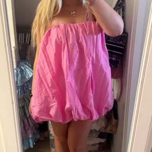 Zara klänning 🩷🩷🩷 - Så fin balkong klänning ifrån ZARA🩷🩷🌸🌸🌸