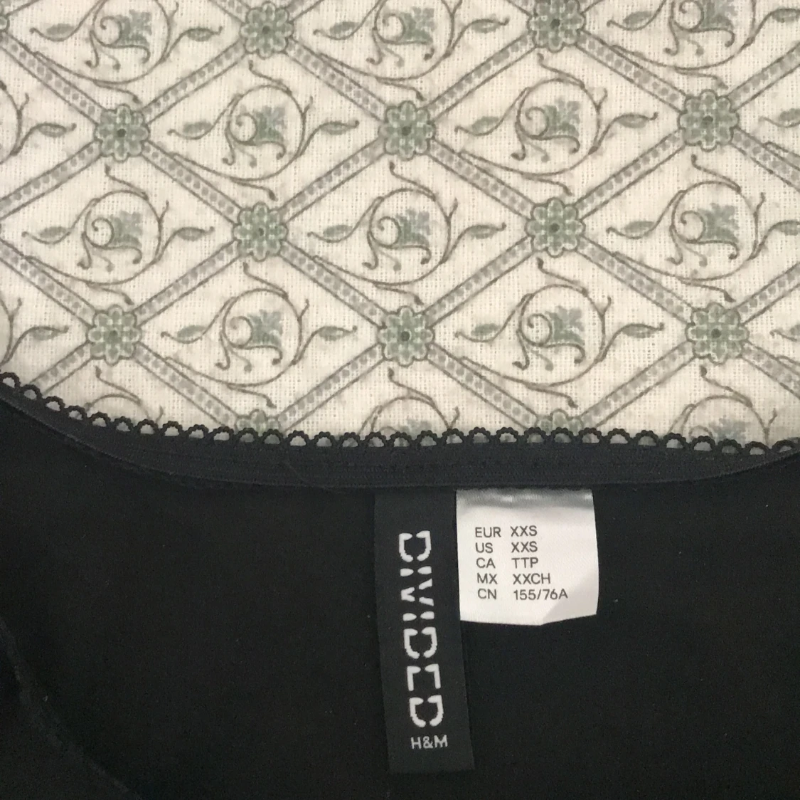 Svart kort klänning från H&M Divided - 3