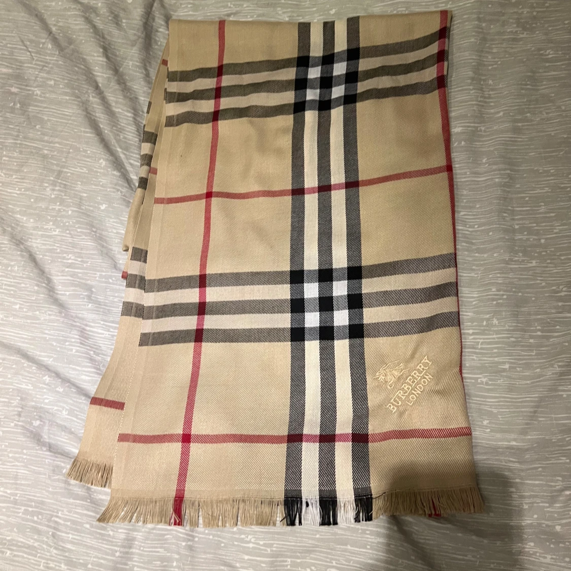 Beige rutig halsduk från Burberry