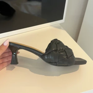 Klackskor/sandaler - Sandaler med en liten klack, lätta att gå i 🩷 storlek 36, använda en gång 🎀