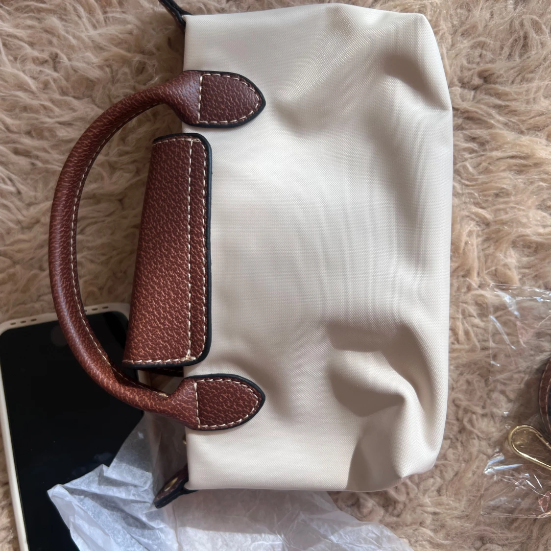 Beige och brun axelväska med detaljer lik Longchamp  - 3