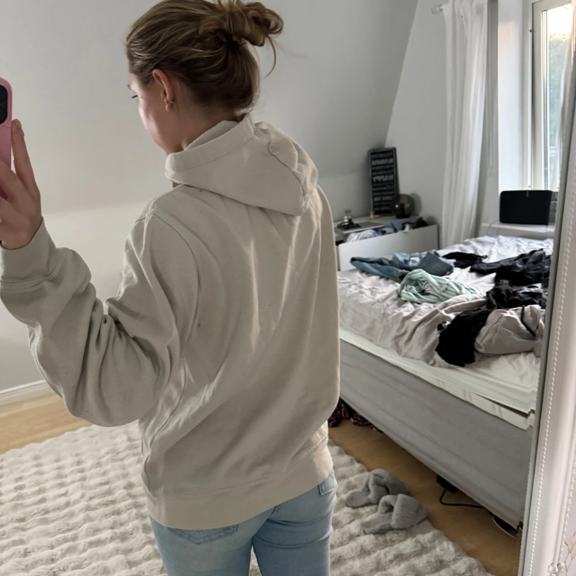 Beige hoodie med huva och ficka - 4