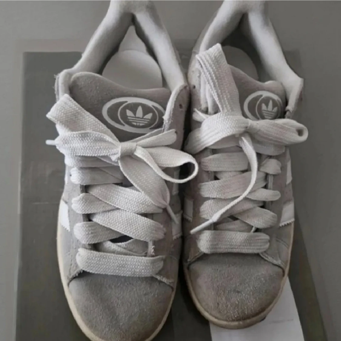 Grå Adidas Campus sneakers - 1