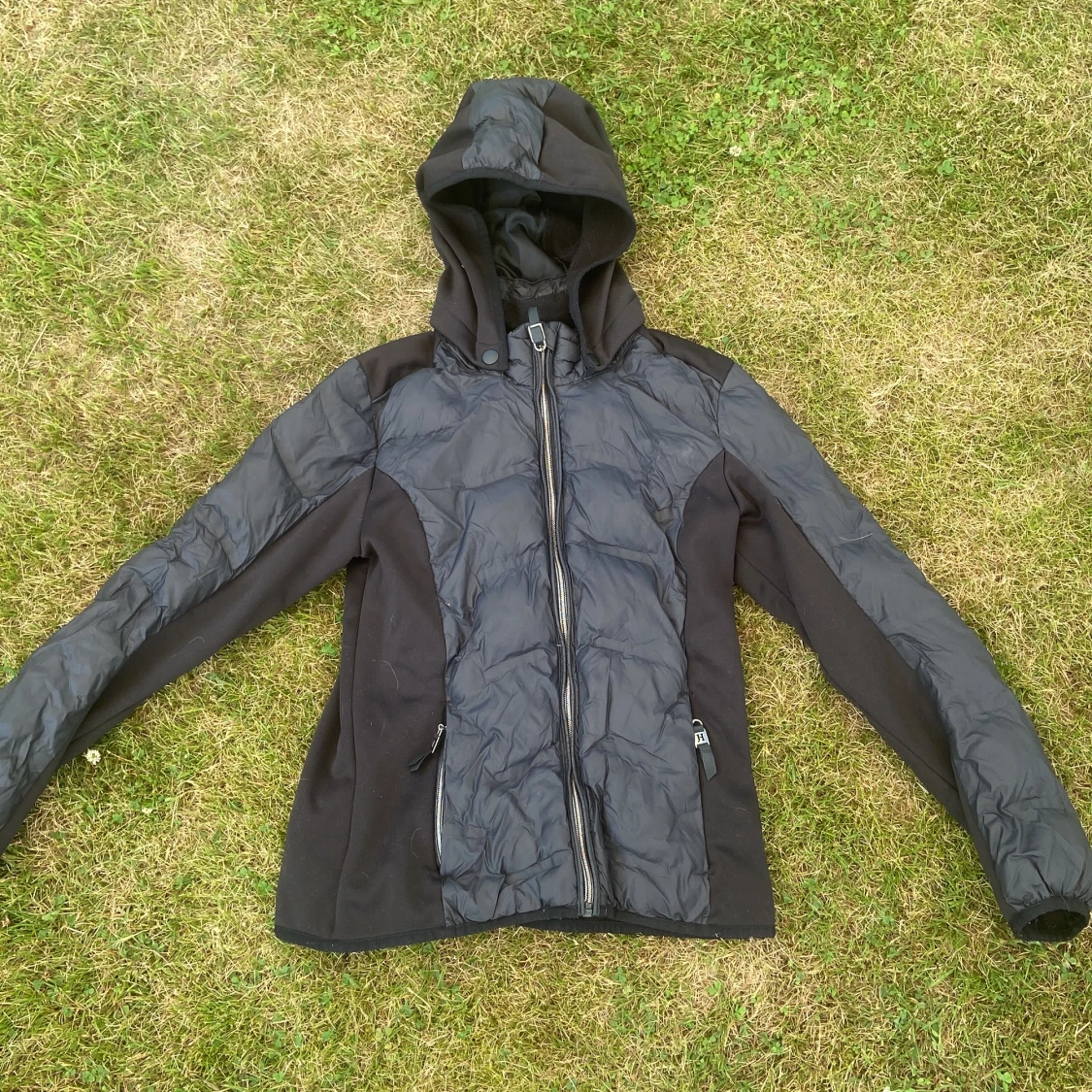 Svart pufferjacka från JH Collection