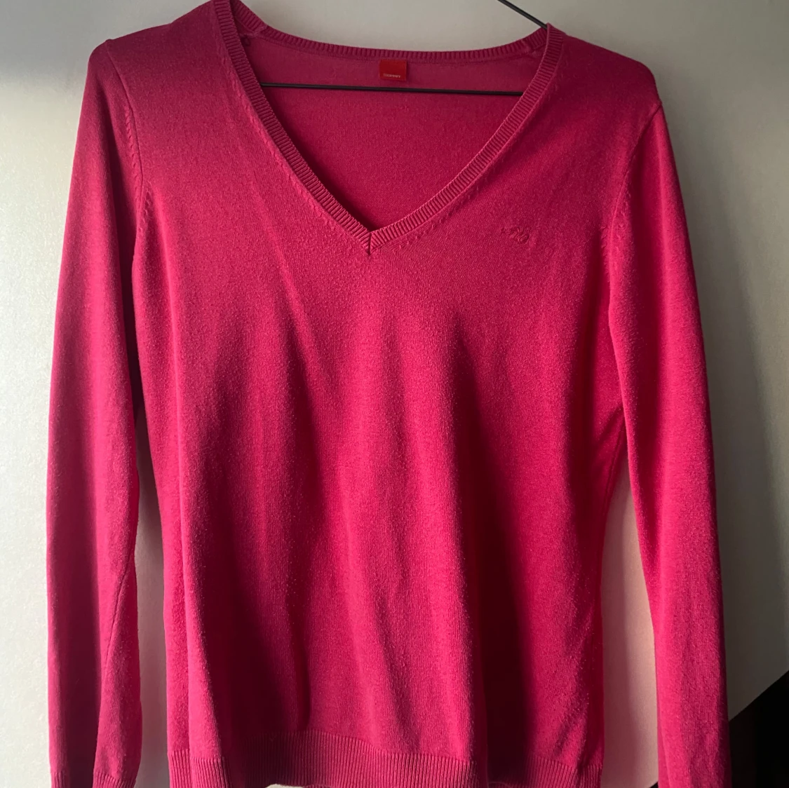 Rosa v-ringad tröja från Esprit