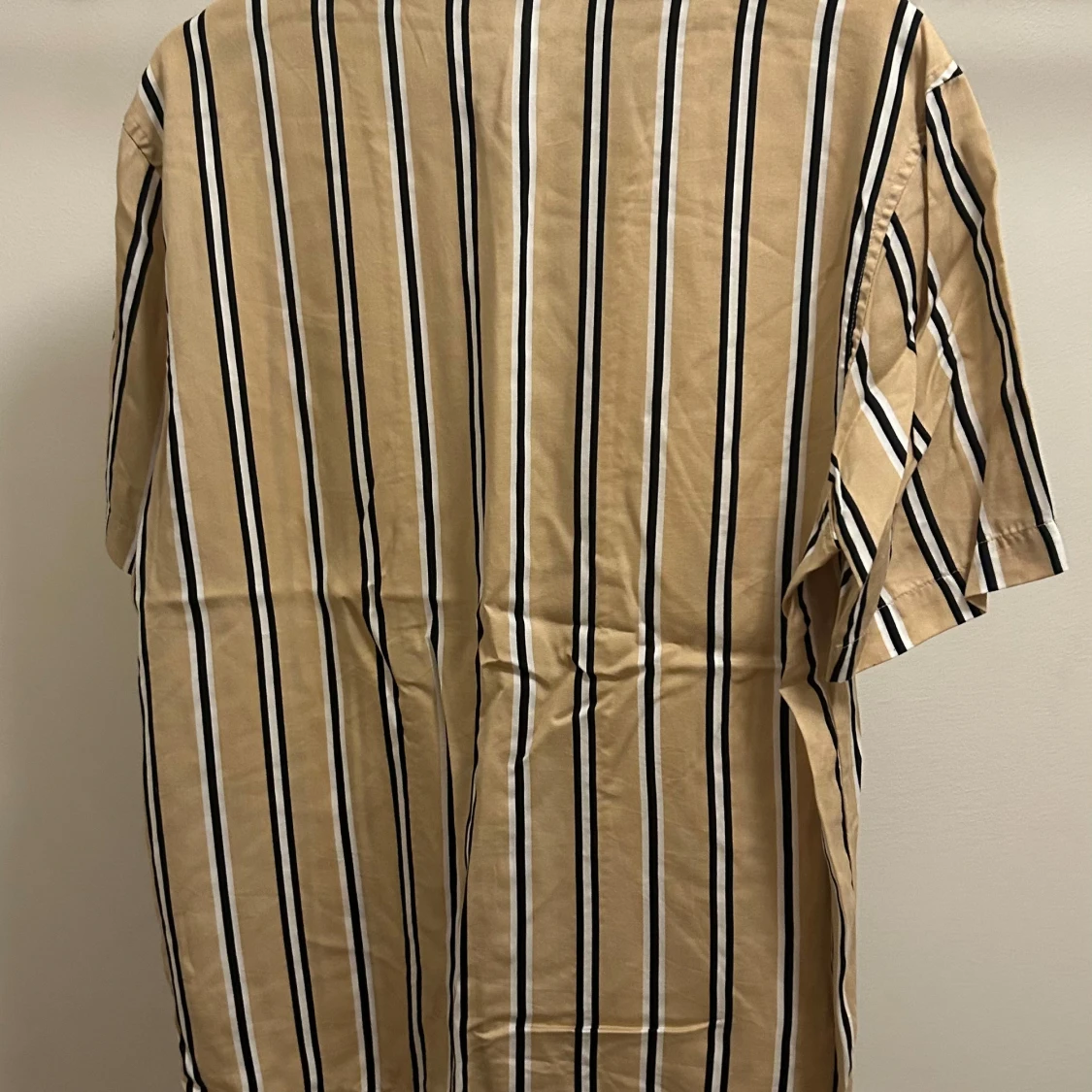 Beige randig skjorta från H&M - 1