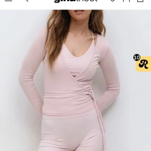 Beige Omlott tröja - En jätte fin omlott tröja från gina. 