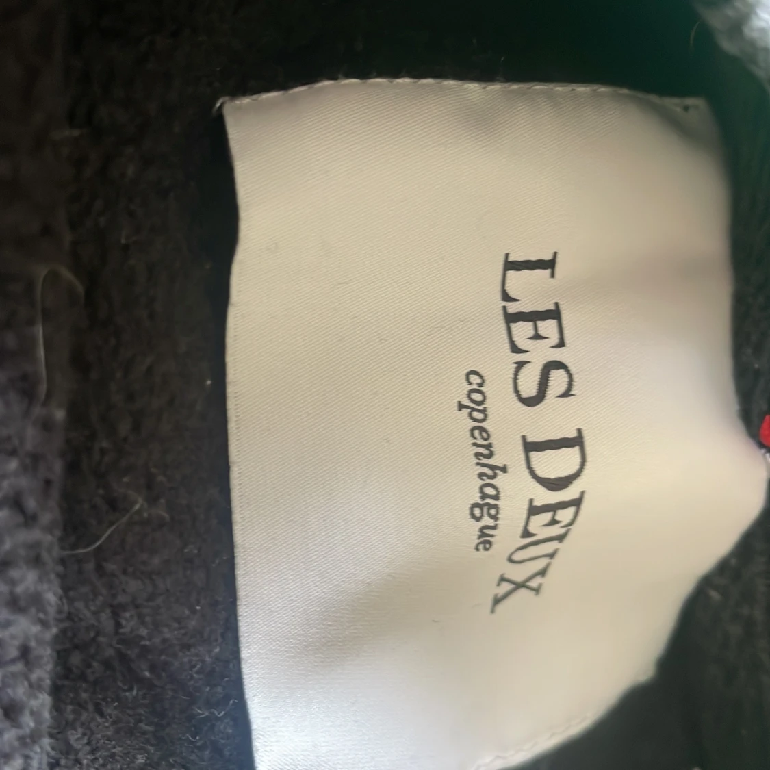 Svart sweatshirt från Les Deux - 1