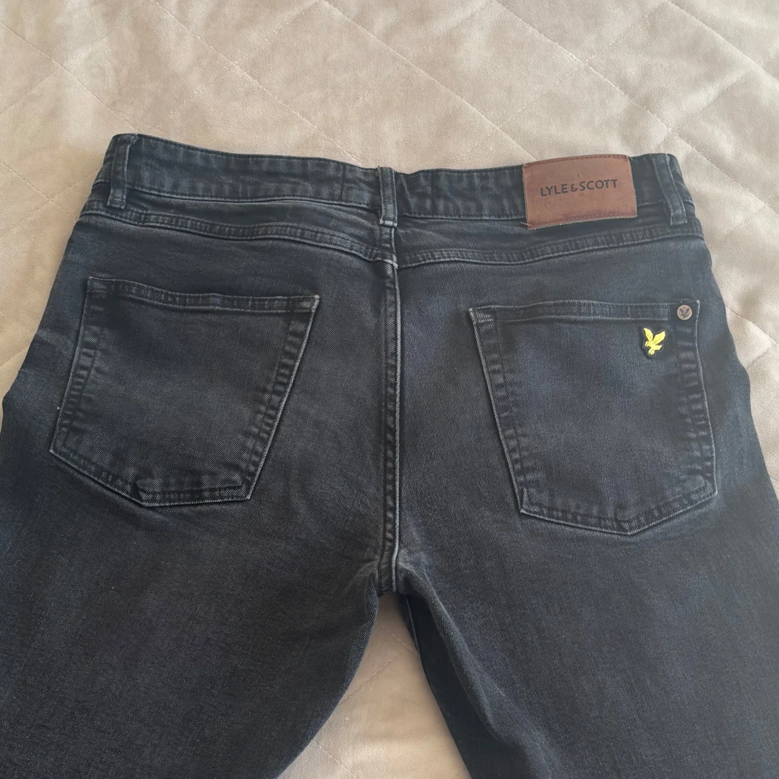 Svarta jeans från Lyle & Scott - 1