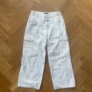 Jeans - Snygga vita jeans från ASOS. Är i bra skick!❣️