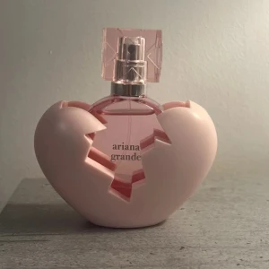Parfym från Ariana Grande - Har inte använt mycket