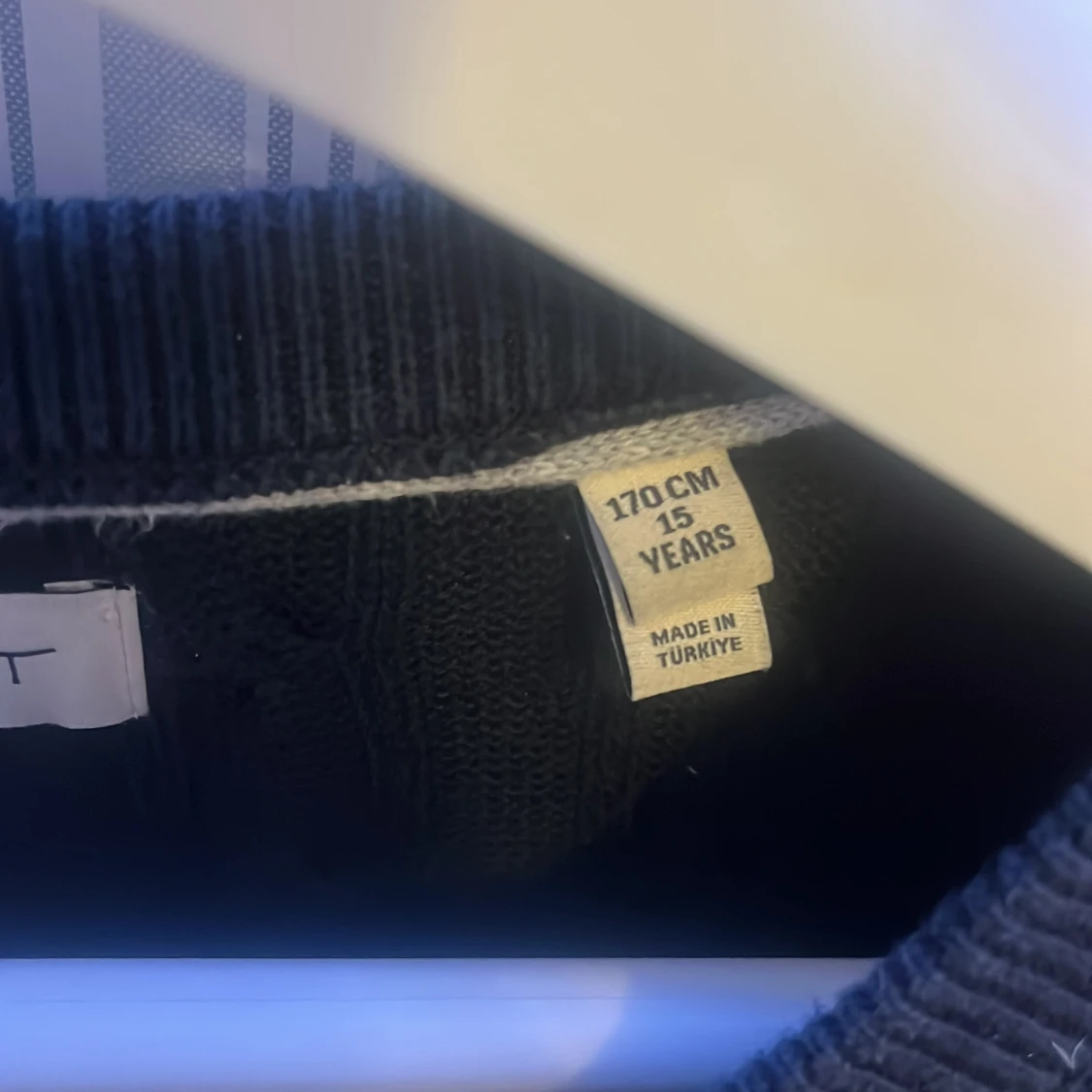 Mörkblå kabelstickad tröja från Gant - 3