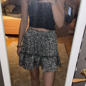 Mönstrad kjol från SHEIN - Fin kjol från SHEIN i storlek S. Aldrig använd 