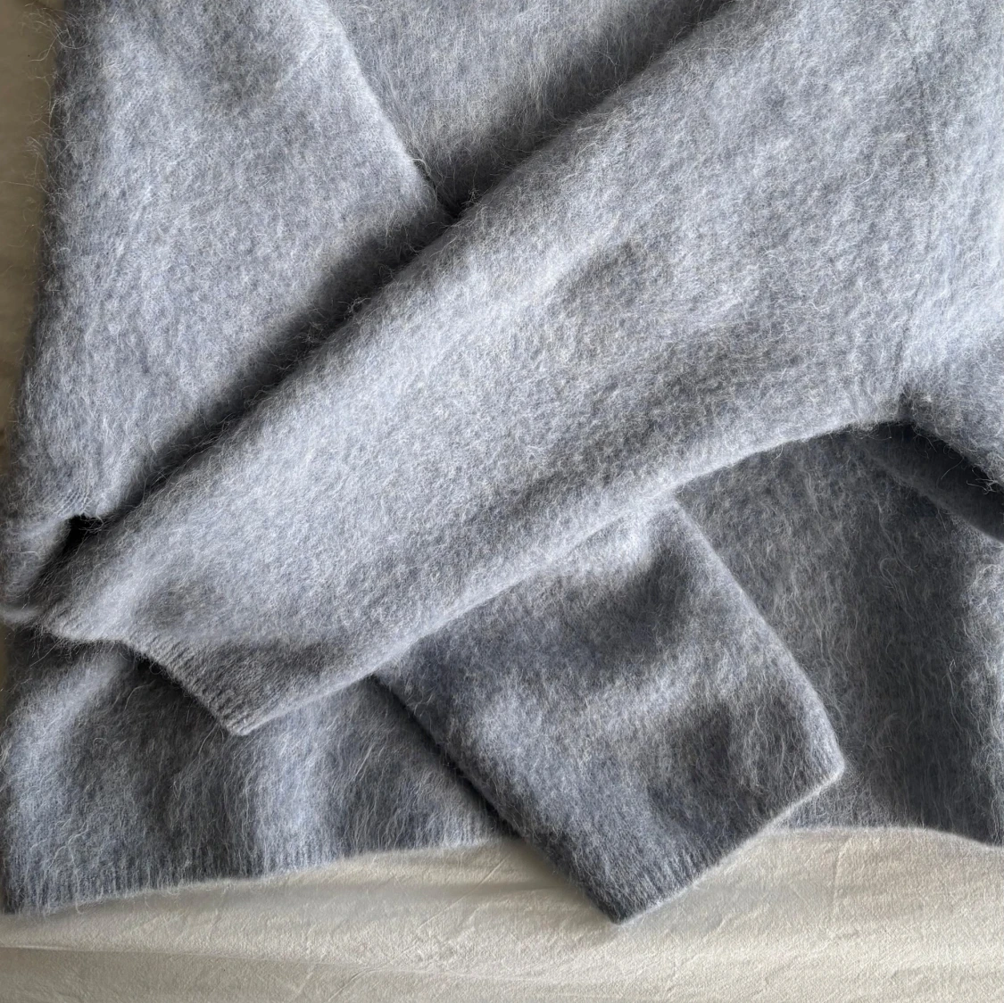 Ljusblå kashmirtröja från Soft Goat - 2