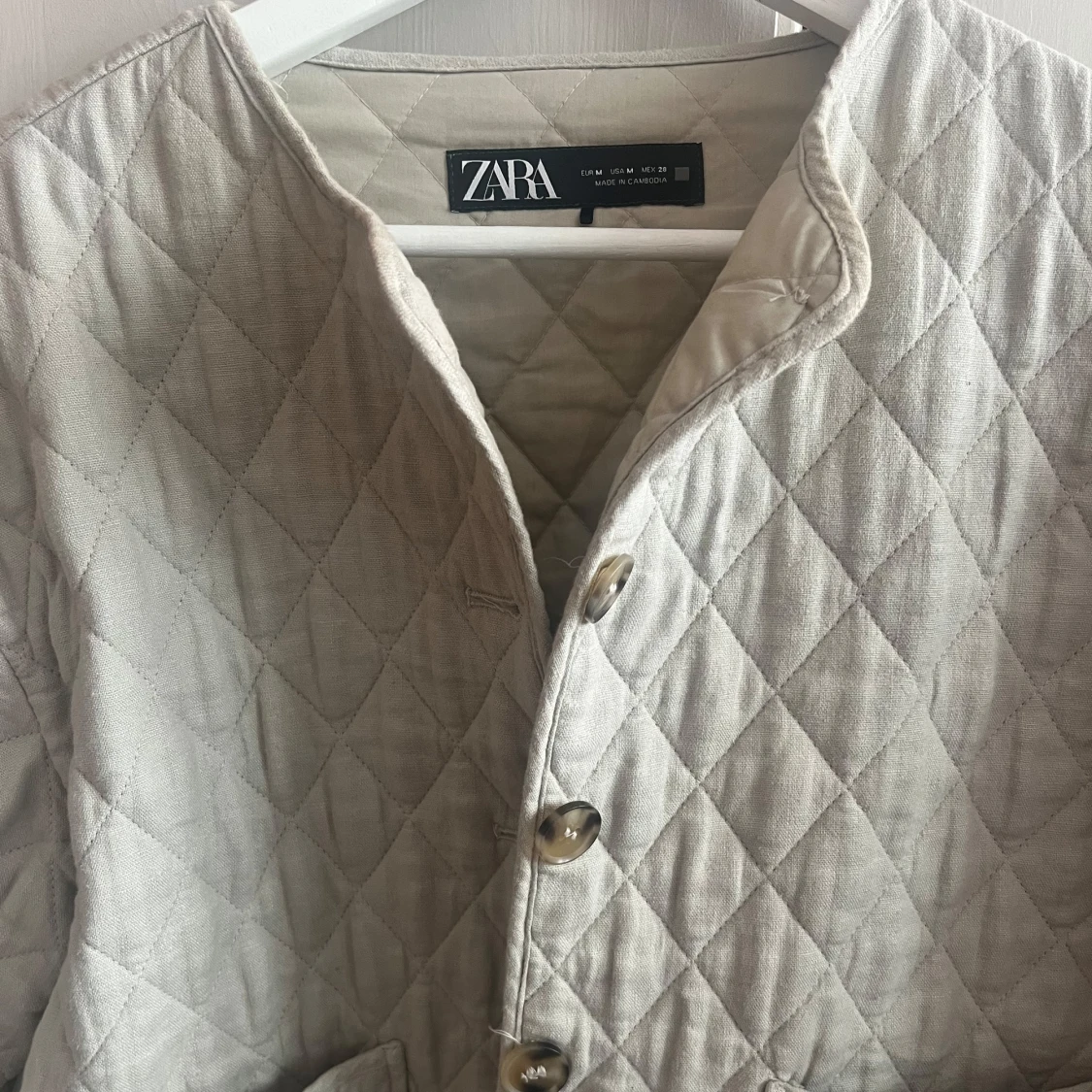 Beige quiltad jacka från Zara - 1