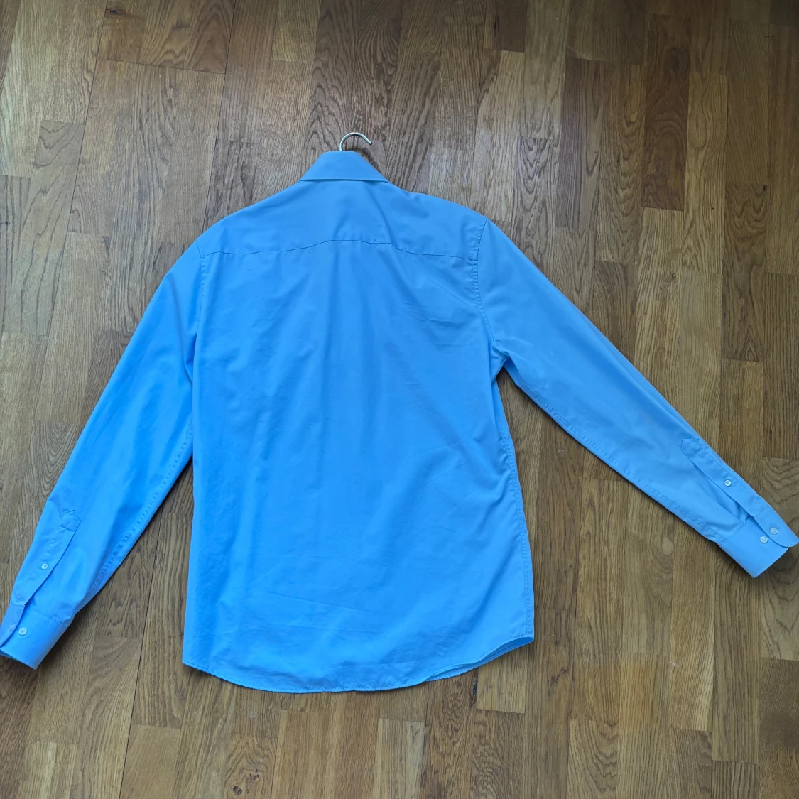 Blå långärmad skjorta - 1