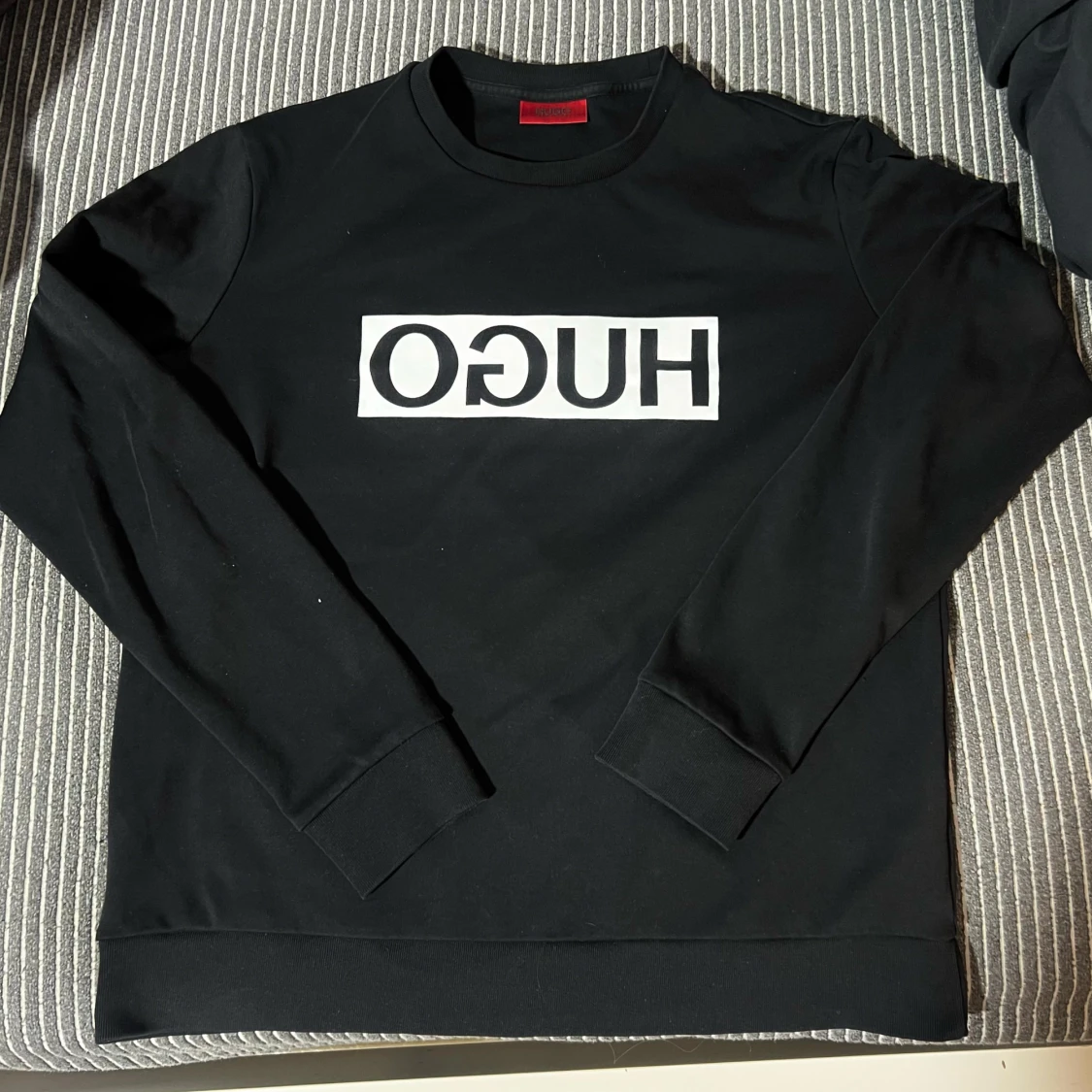 Svart tröja från Hugo Boss - 2