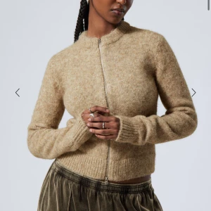 Weekday kofta  - Den populära weekday koftan, andvänd fåtal gånger men inga defekter passar till allt 