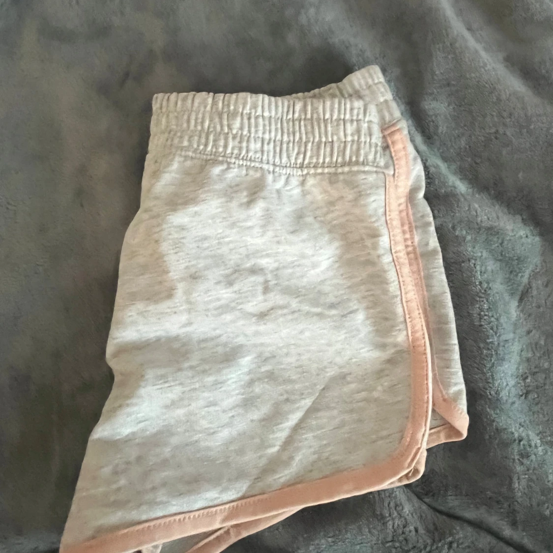 Grå shorts från H&M - 3
