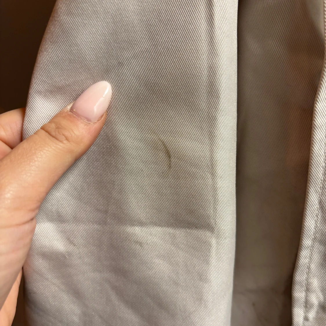 Beige trenchcoat med bälte  - 2