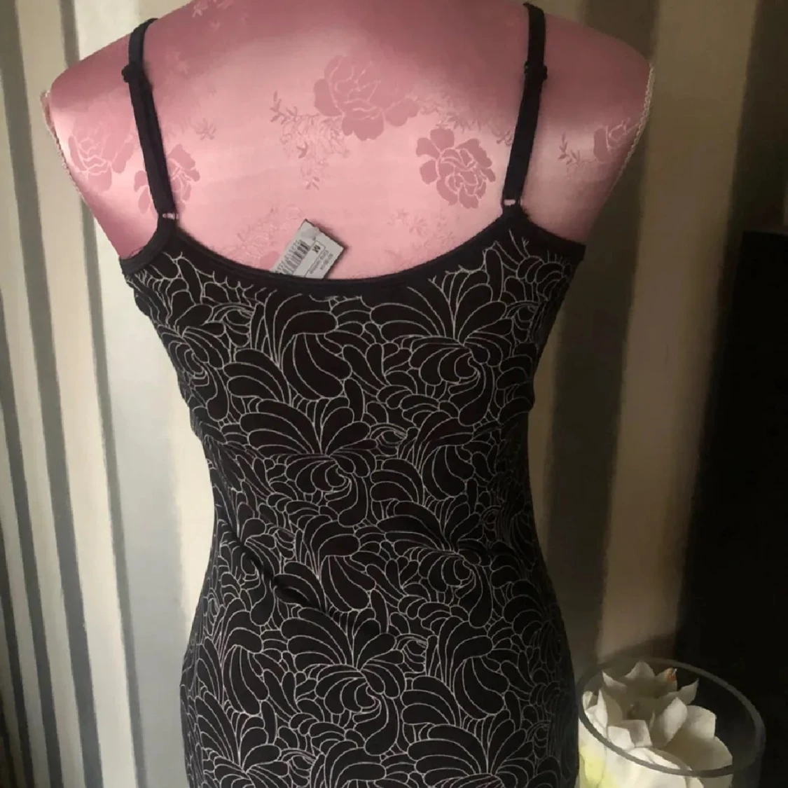 Svart och vit mönstrad linnetopp - 1