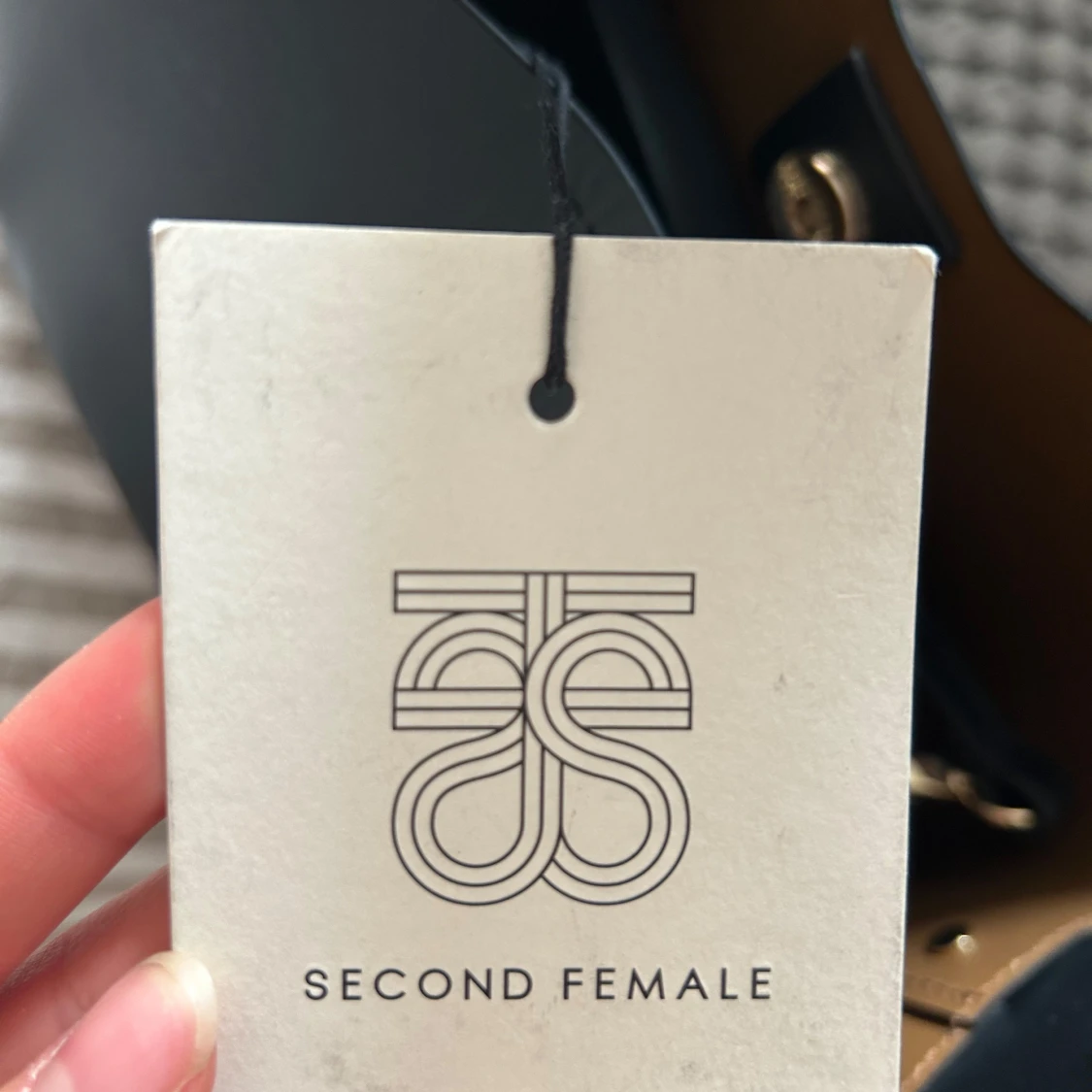 Svart handväska från Second Female - 2