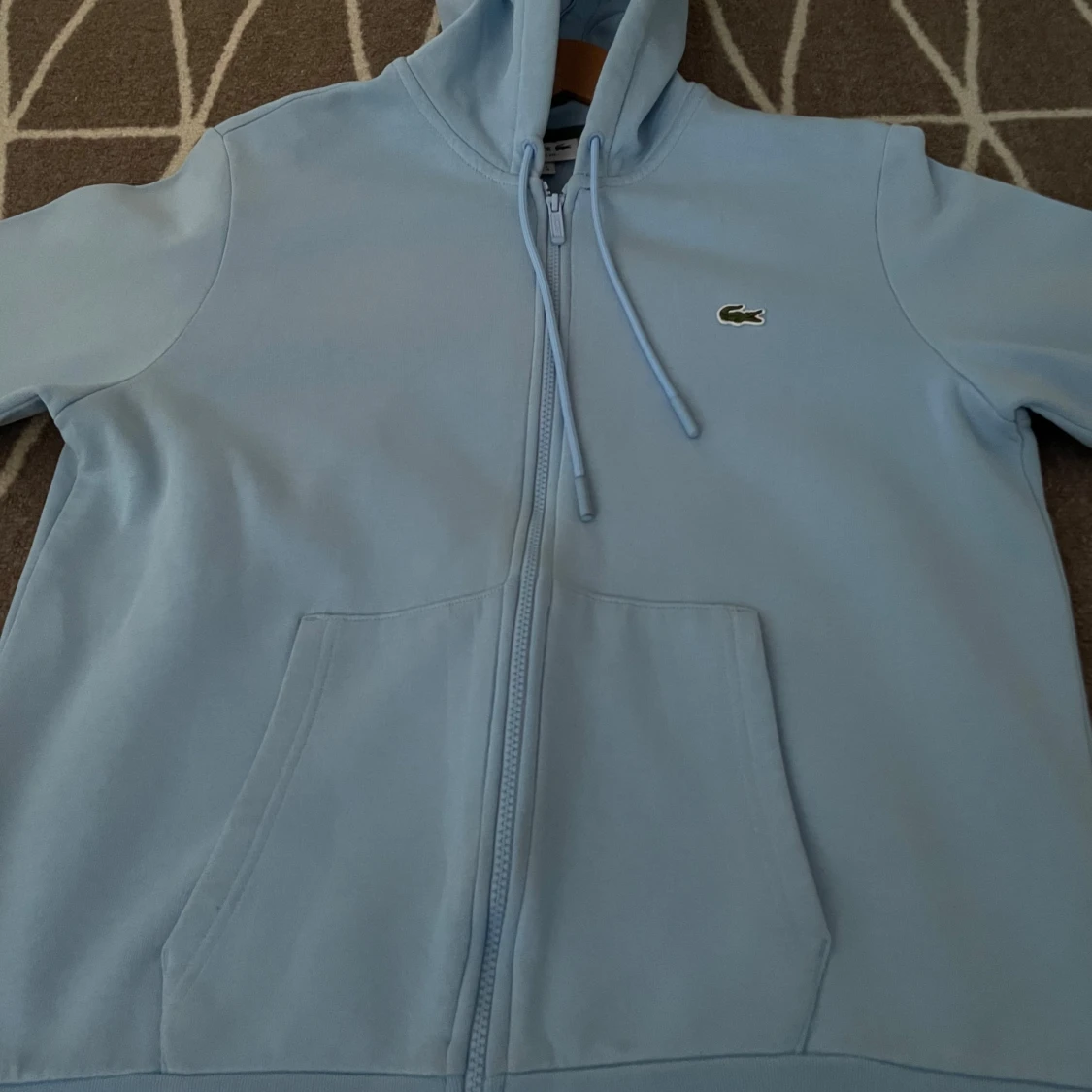 Ljusblå hoodie från Lacoste - 1