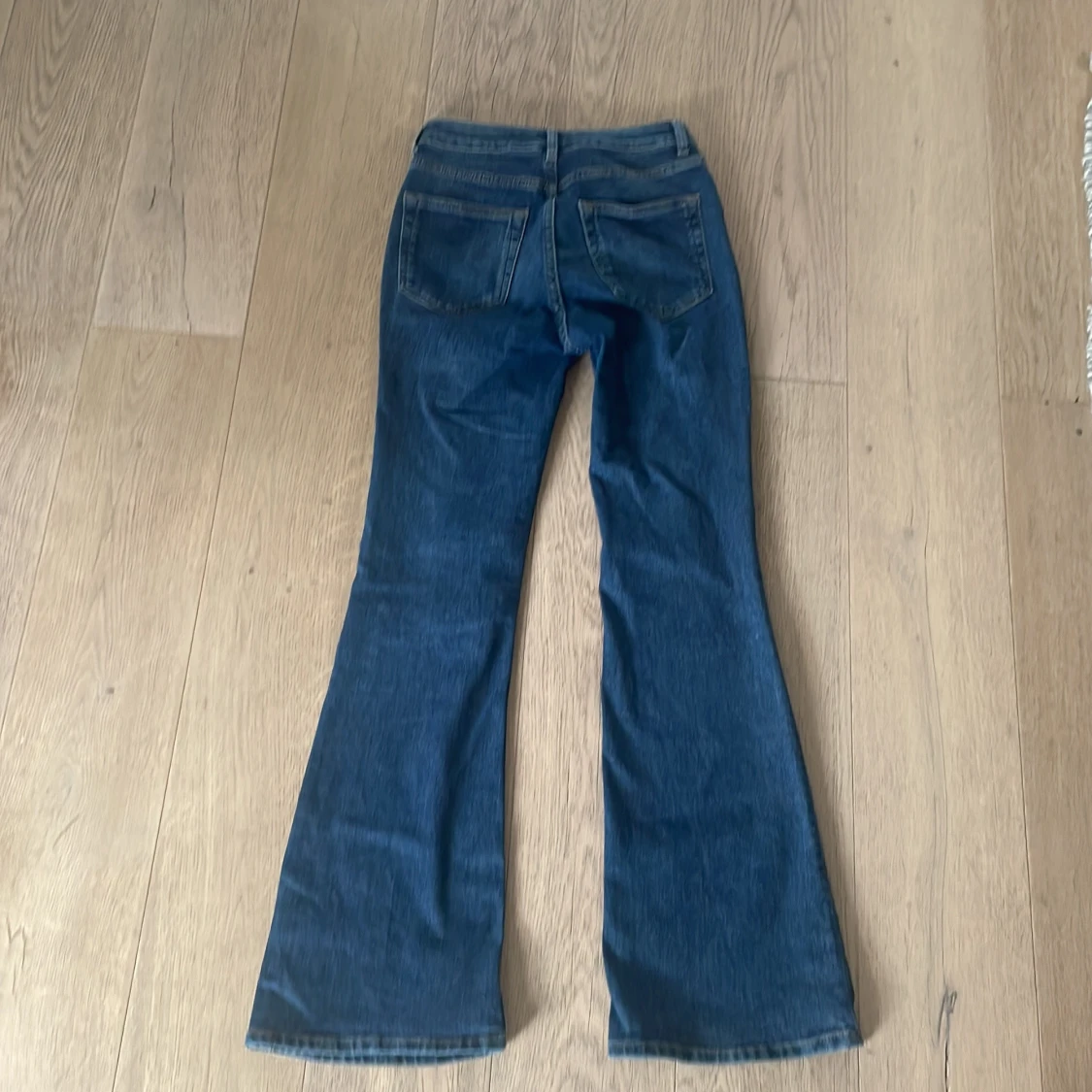 Blå bootcut jeans - 1