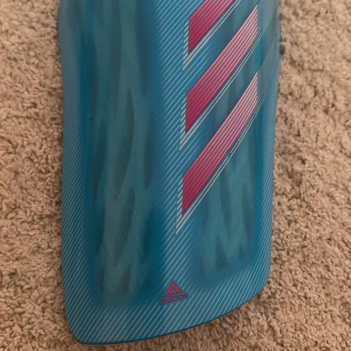 Blå benskydd från Adidas - 3