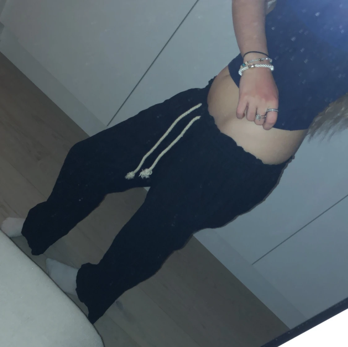 Svarta mjukisbyxor med snörning - 2