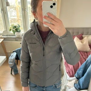 Vårjacka  - Så fin unisex dunjacka perfekt för våren!! 💕💕💕 Schysst kvalitet o därav priset men går såklart att diskuteras vid snabb affär