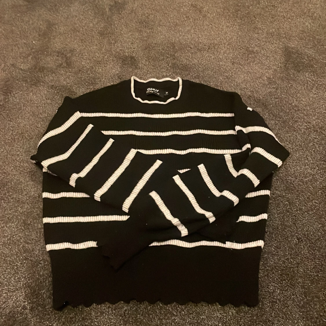 Svart och vit randig tröja från ONLY - 1