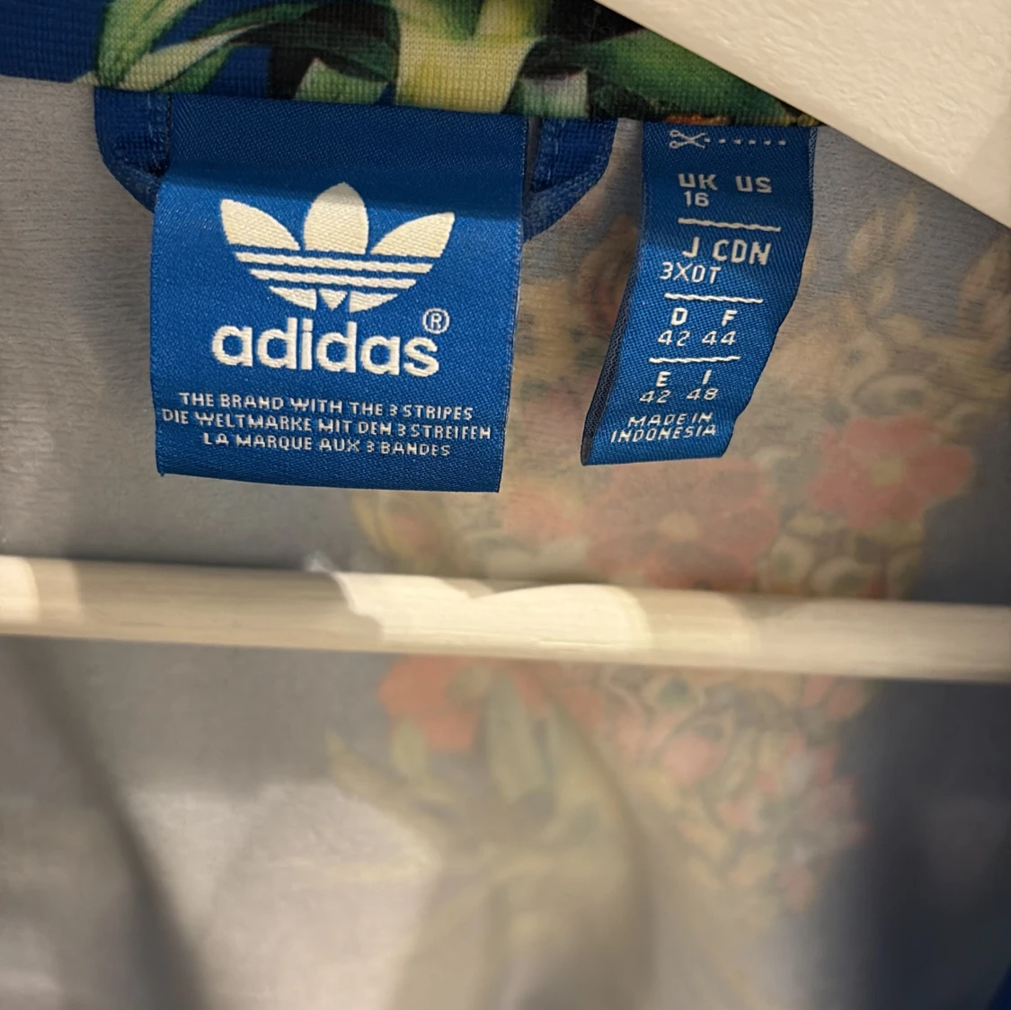 Blå blommig jacka från Adidas - 2