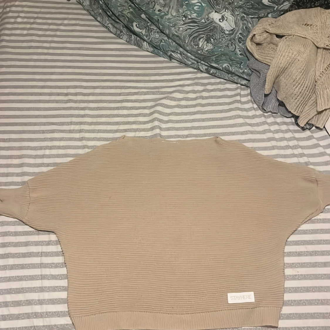 Beige ribbad tröja från Stayhere - 1