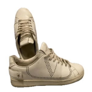 Valentinos - Tja, vill sälja dessa fräsha pjucks. Kom me prisförslag eller byten. Hör av er vid funderingar // maxi