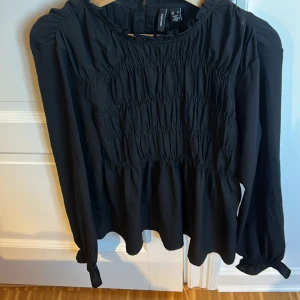 Blus från H&M - Fin blus från H&M, aldrig använd 
