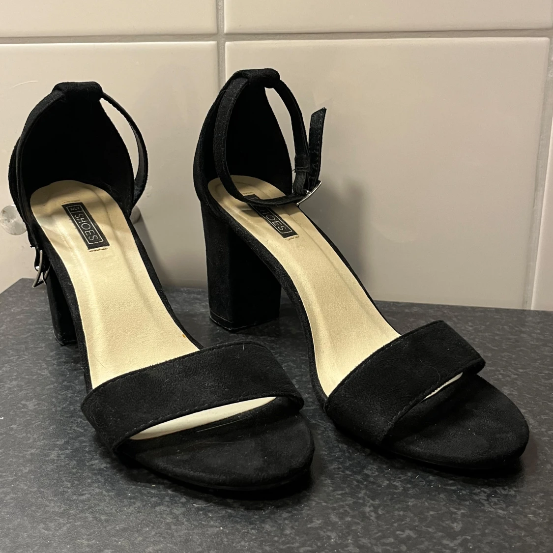 Svarta klackskor från Nelly